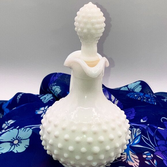 1970's Avon Hobnail Milk Glass Bath Oil Cruet ( Empty ) With Stopper - Picture 3 of 8